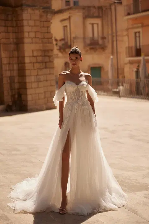 Arnella wedding dress by Anne Mariée, A-line, lace