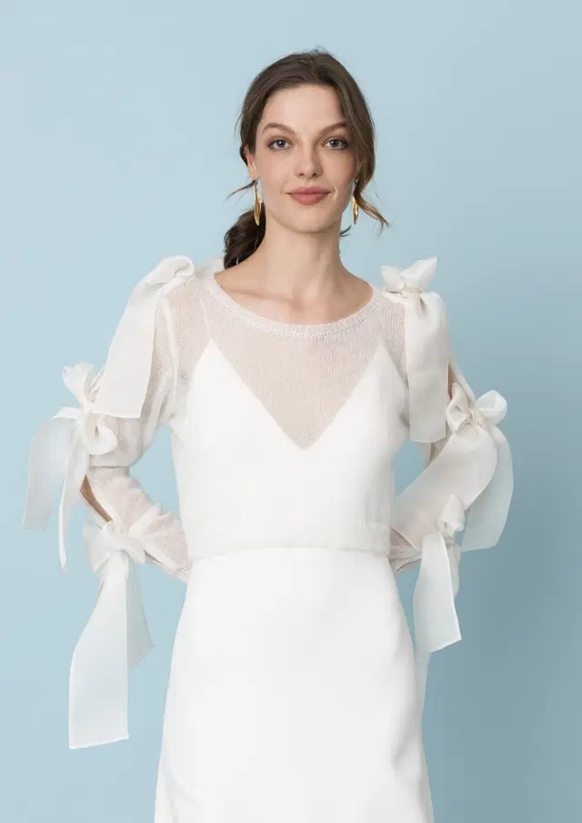 Bow Pulli by Kisui: Straight silhouette, long sleeves, tulle