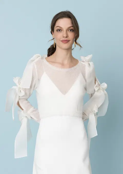 Bow Pulli wedding dress by Kisui, straight, tulle