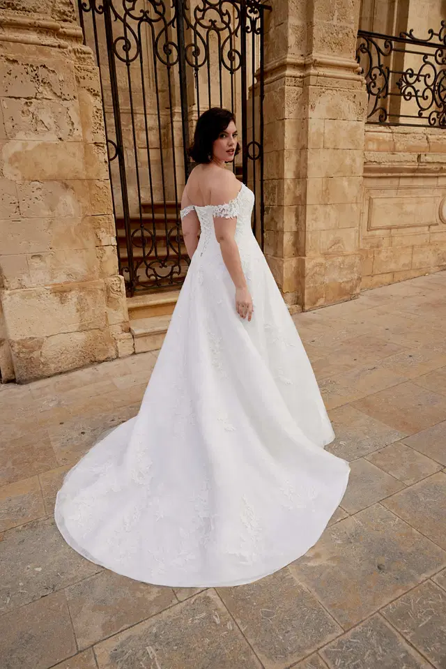 44587 by Sincerity Bridal - view 8 of 10