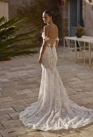Como 25-011 by Ricca Sposa - view 5 of 7