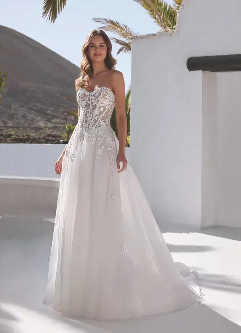 Everly wedding dress by Enzoani, A-line, lace