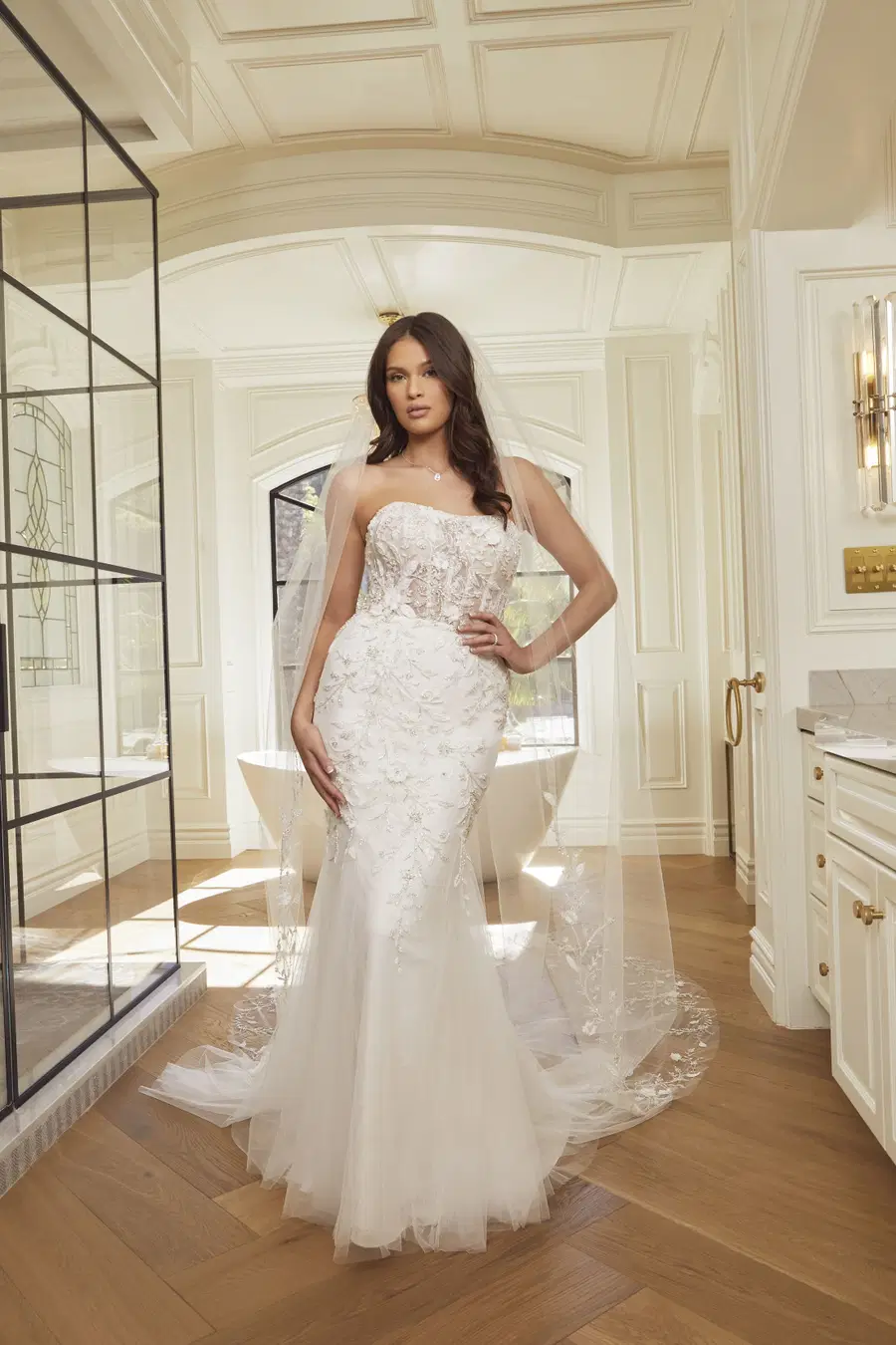 Lisette by Casablanca Bridal: Fit & Flare silhouette, square neckline, sleeveless, tulle