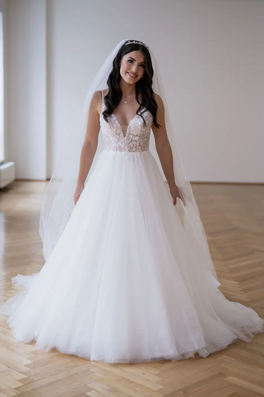 Larissa New Version by Fan Xia: A-Line silhouette, V-neck neckline, tulle