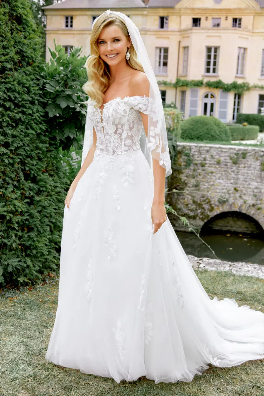 44520 by Sincerity Bridal - view 2 of 7