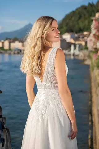 VN25 ivory by Vera Nova - view 3 of 4