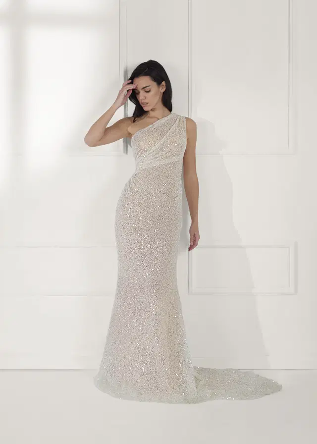 PEYL by Serravalle: Trumpet silhouette, asymetric neckline, sleeveless, embroidery