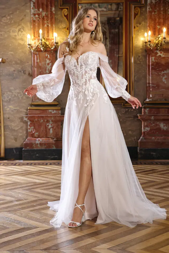 Beril by Azuree Bridal: A-Line silhouette, sweetheart neckline, puff sleeves, lace