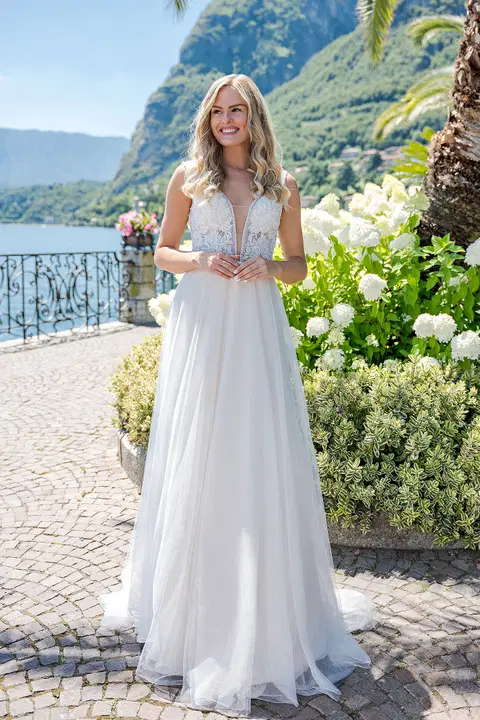 VN20 ivory/rumpink wedding dress by Vera Nova, A-line, polyester