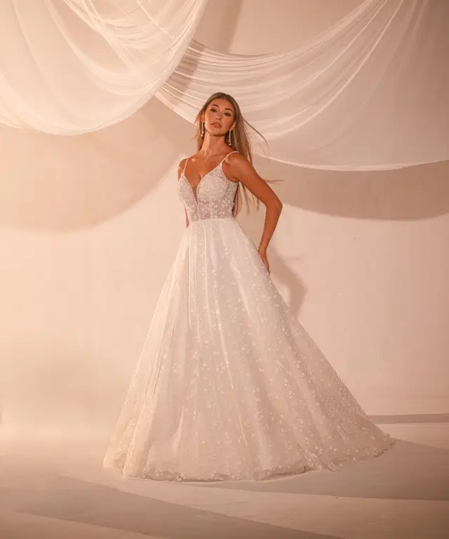 RB4218 by Rachel Allan: A-Line silhouette, tulle