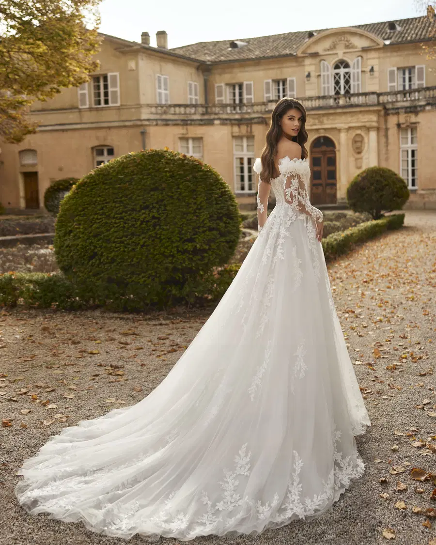 Vaida by Rosa Clara - view 4 of 4