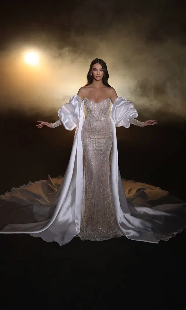 R 24-007 by Ricca Sposa: Mermaid silhouette, scoop neckline, long sleeves, satin