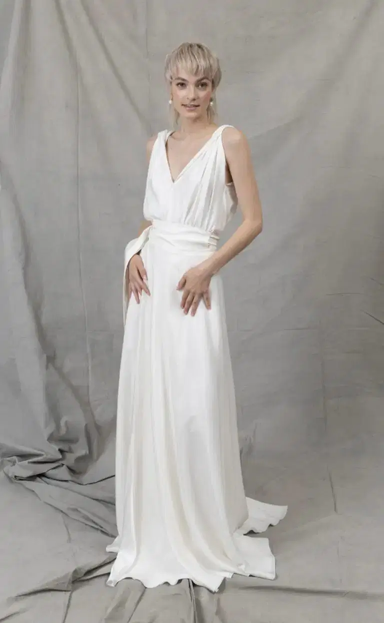 Osayi Top & Tansila Tree Rock by Kisui: A-Line silhouette, V-neck neckline, sleeveless, satin