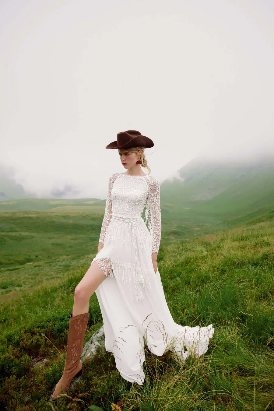 Jules Michelet by Ariamo Boho: Trumpet silhouette, boat neck neckline, long sleeves, chiffon