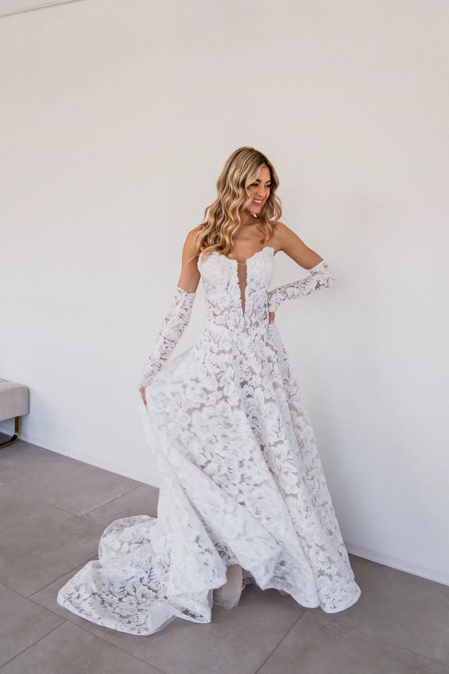 Gieselle by Fan Xia: A-Line silhouette, semi sweetheart neckline, lace