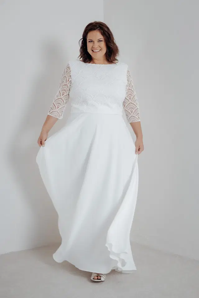 Rock Mylou Curvy by noni Selected: Two-Piece silhouette, crepe