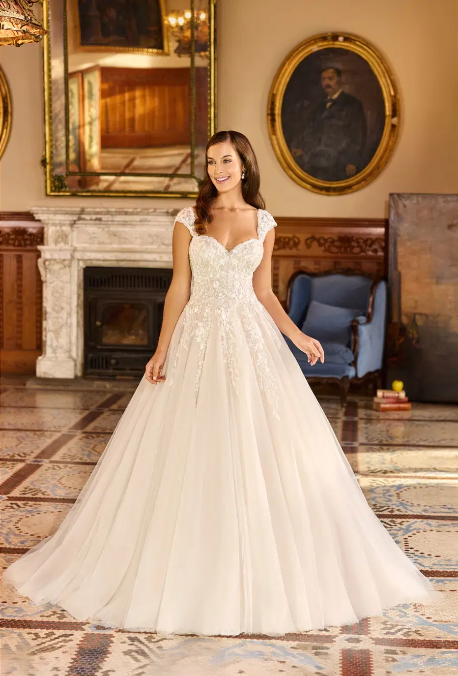 8357 by Monica Loretti: Ball Gown silhouette, sweetheart neckline, detachable sleeves, lace