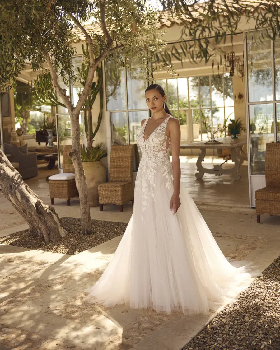 Grea by Modeca Bridal: A-Line silhouette, V-neck neckline, lace, chapel train