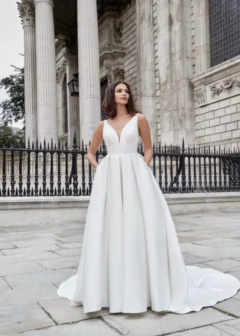 Julie Andrews wedding dress by Dando London, ball gown, lace