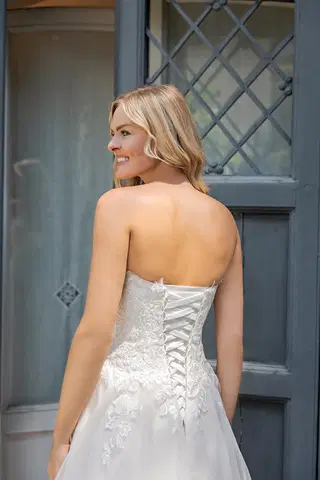 VN30 ivory by Vera Nova - view 4 of 5