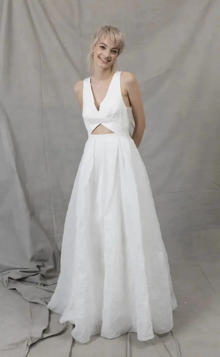 Zola by Kisui: A-Line silhouette, V-neck neckline, sleeveless, tulle