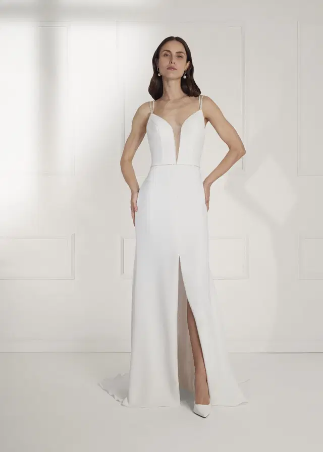 EDA by Serravalle: Trumpet silhouette, deep V-neck neckline, sleeveless, crepe