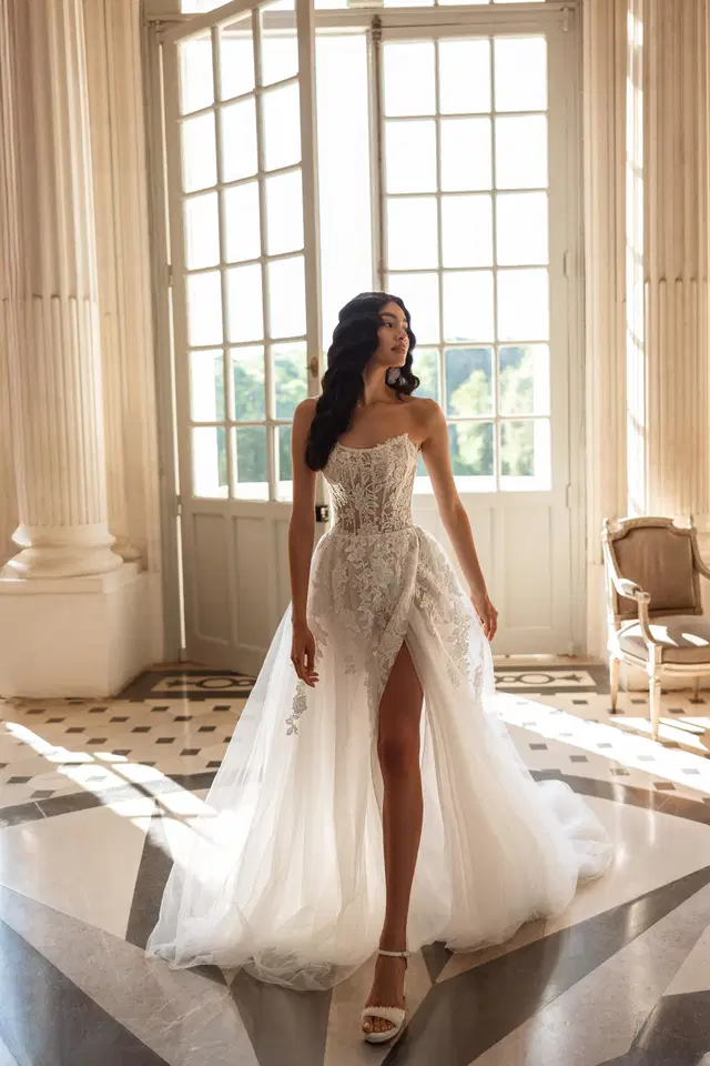 Foteini by Ella Novia: Princess silhouette, straight neckline, sleeveless, tulle