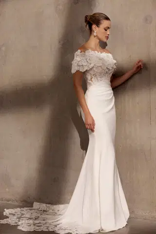 Waldorf by Avenue by Josephine Scott - view 2 of 15