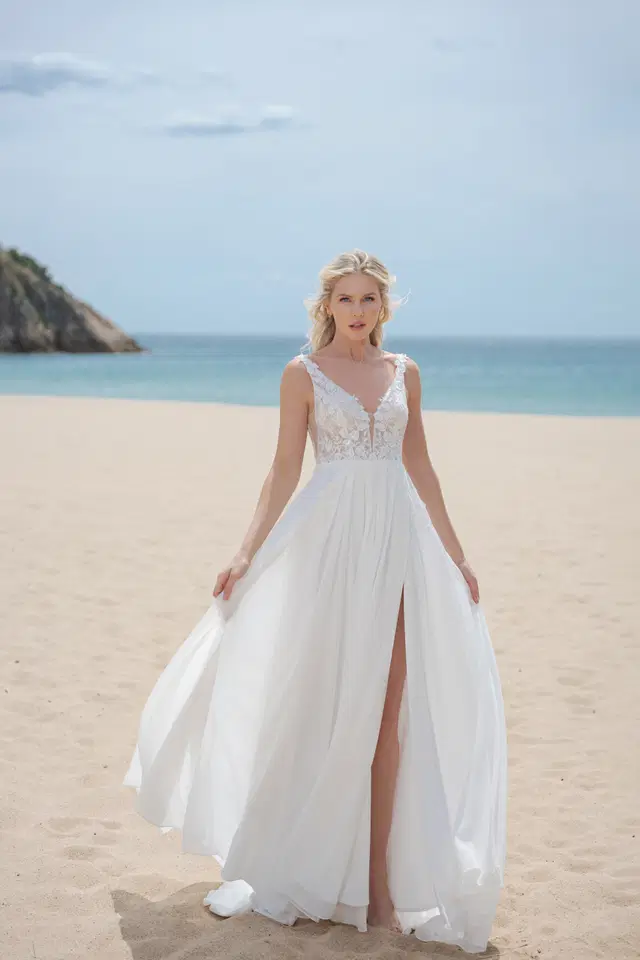 AL110 by Amera Vera: A-Line silhouette, deep V-neck neckline, sleeveless, tulle