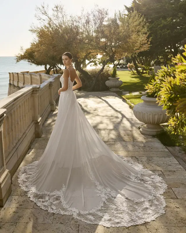 FENEYA von Luna Novias - Ansicht 2 von 3