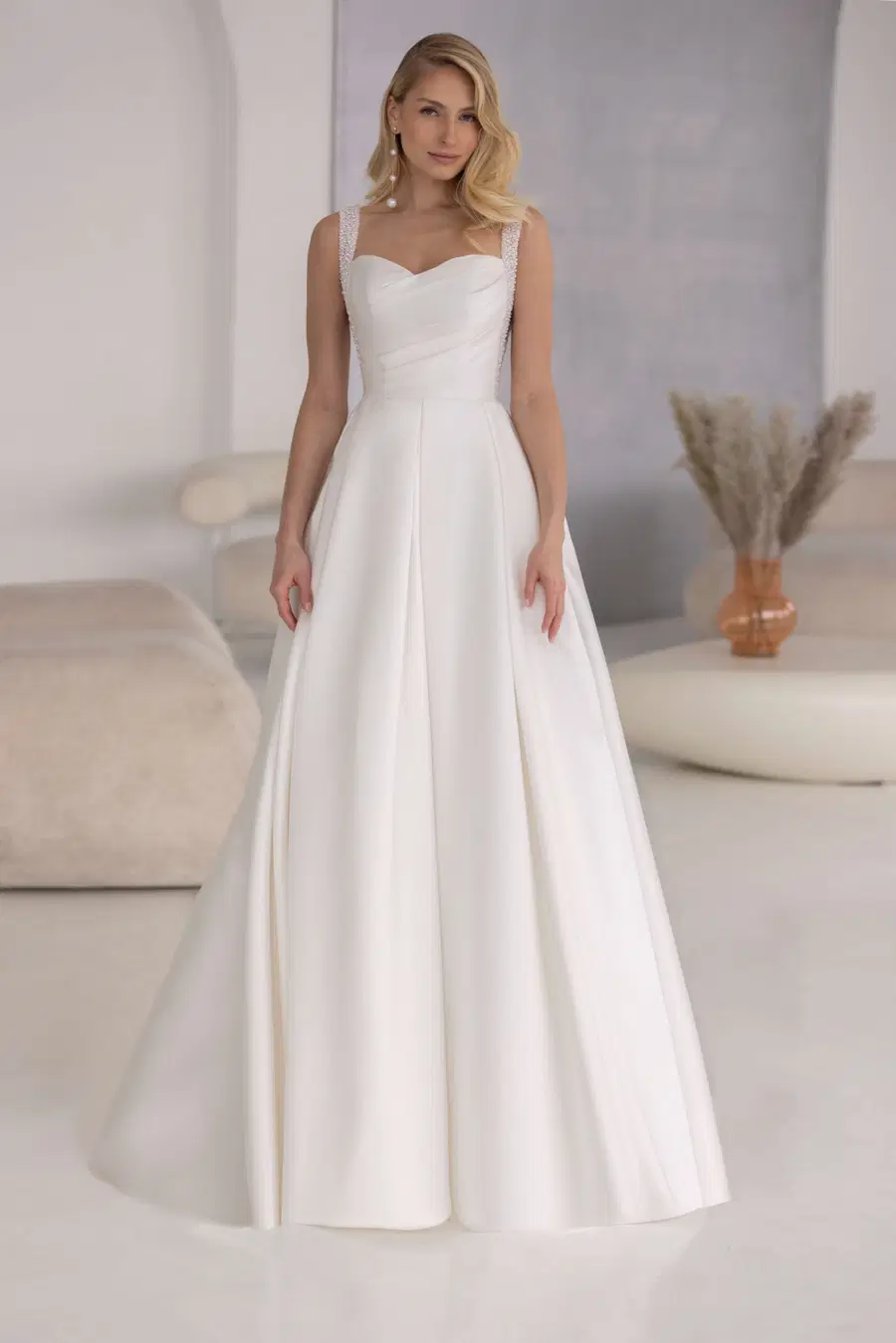 Lussam by Jarice: A-Line silhouette, sweetheart neckline, sleeveless, mikado