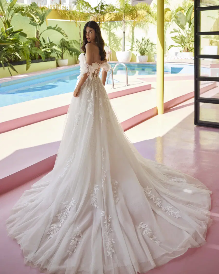 Jodie by Luna Novias - view 2 of 4