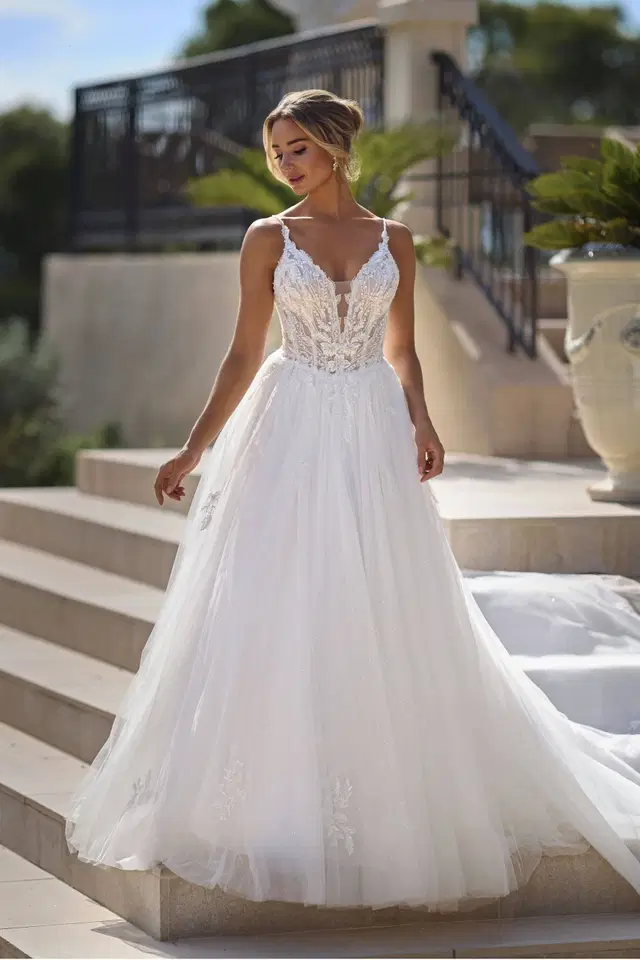 27220 by Très Chic: A-Line silhouette, deep V-neck neckline, sleeveless, tulle
