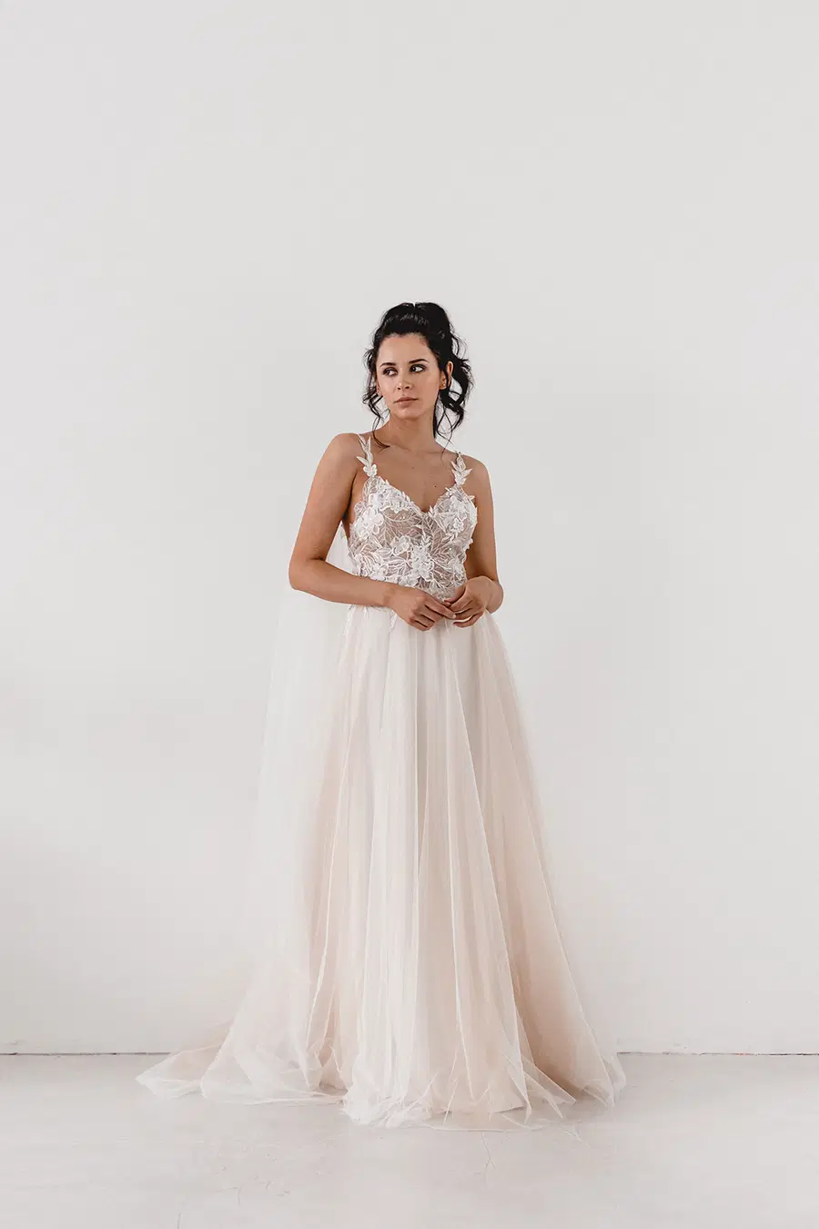 ELLIOT by Esther Hofmann: A-Line silhouette, V-neck neckline, sleeveless, lace