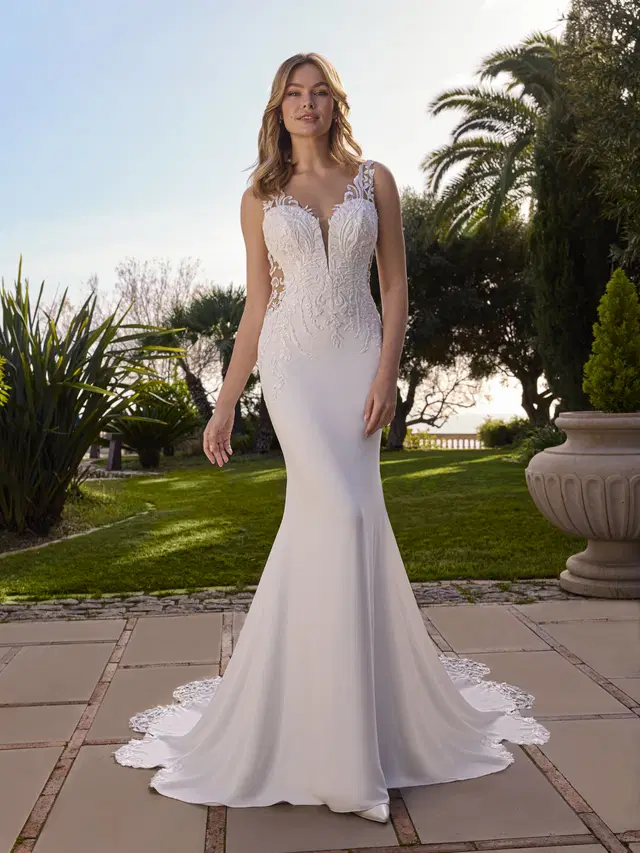 SUNSATIA by Ladybird: Mermaid silhouette, V-neck neckline, sleeveless