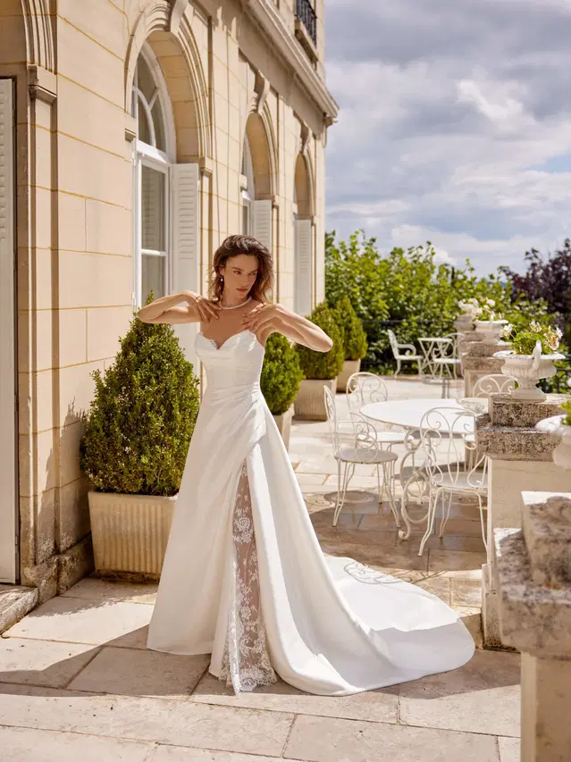 Madison by Justin Alexander: Trumpet silhouette, sweetheart neckline, sleeveless, satin