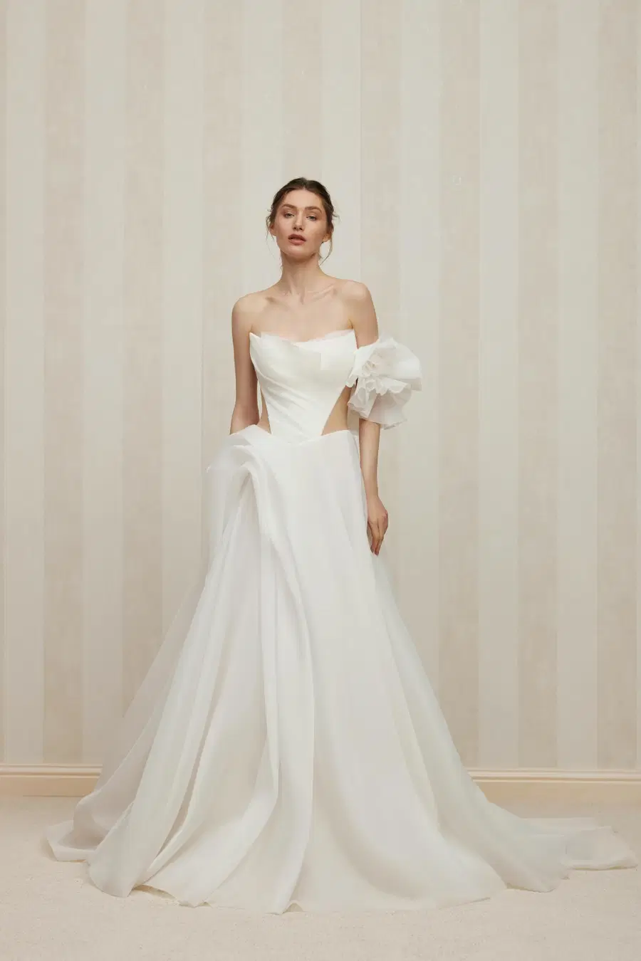 Annette by Anne Mariée: A-Line silhouette, straight neckline, sleeveless, organza