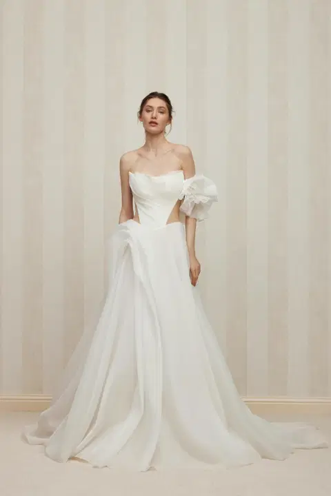 Annette wedding dress by Anne Mariée, A-line, organza