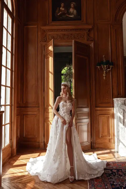 Victoria wedding dress by Maks Mariano, princess, lace