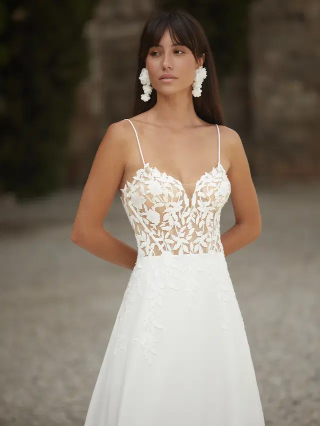 MORPHO by Bianco Evento: A-Line silhouette, sweetheart neckline, sleeveless, tulle