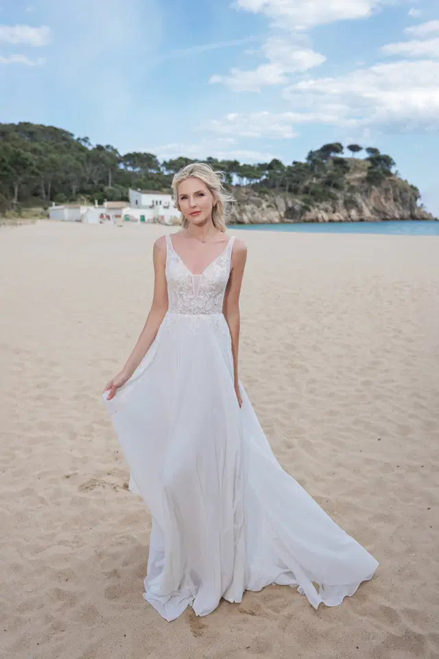 AL111 by Amera Vera: Trumpet silhouette, V-neck neckline, sleeveless, tulle