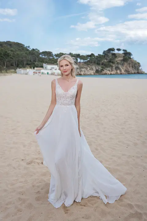 Style AL111 wedding dress by Amera Vera, trumpet, tulle