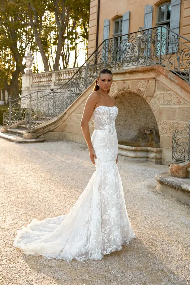 44590 by Sincerity Bridal: Mermaid silhouette, sweetheart neckline, sleeveless, lace