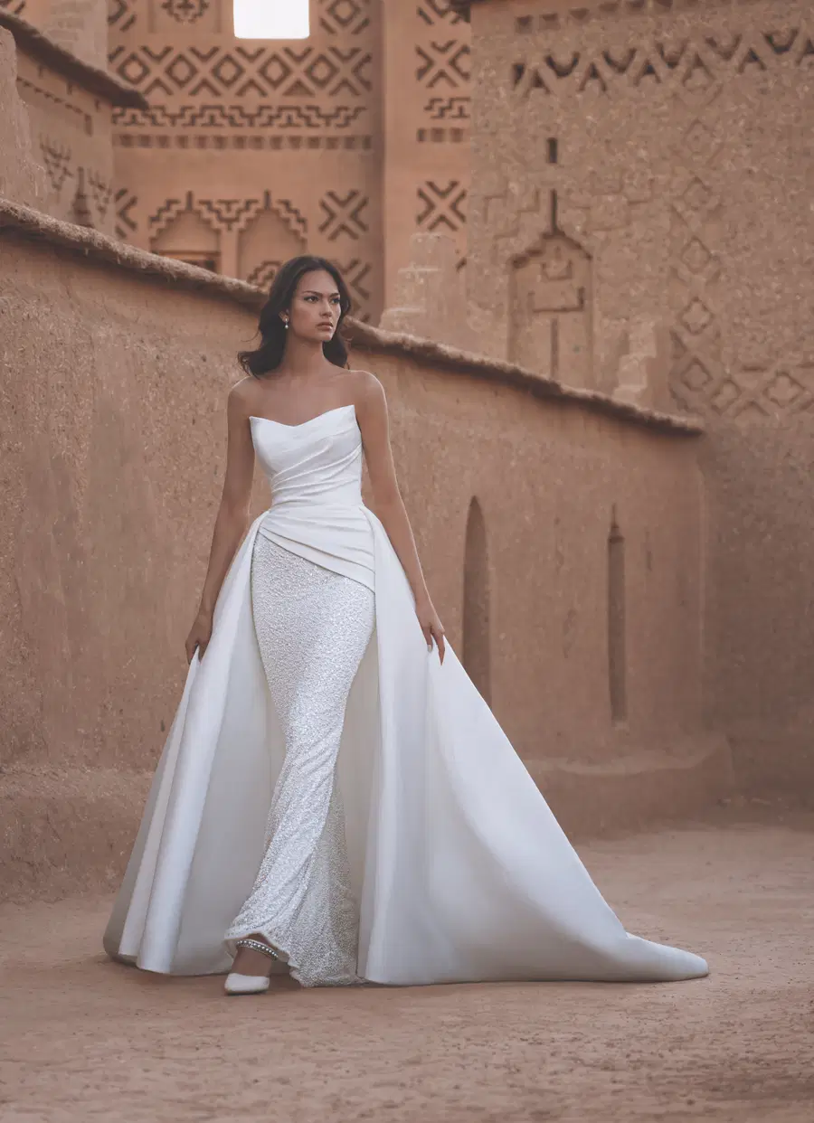 Tallulah by Enzoani: A-Line silhouette, scoop neckline, mikado
