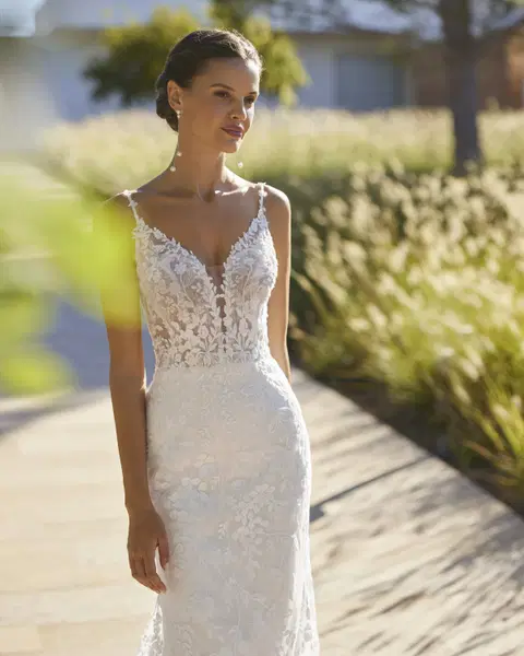 Semi wedding dress by Adriana Alier, mermaid, lace