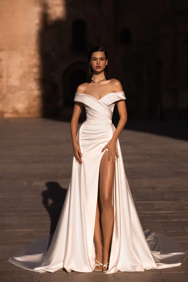 Demia by Wona Concept: Straight silhouette, sweetheart neckline, sleeveless, satin