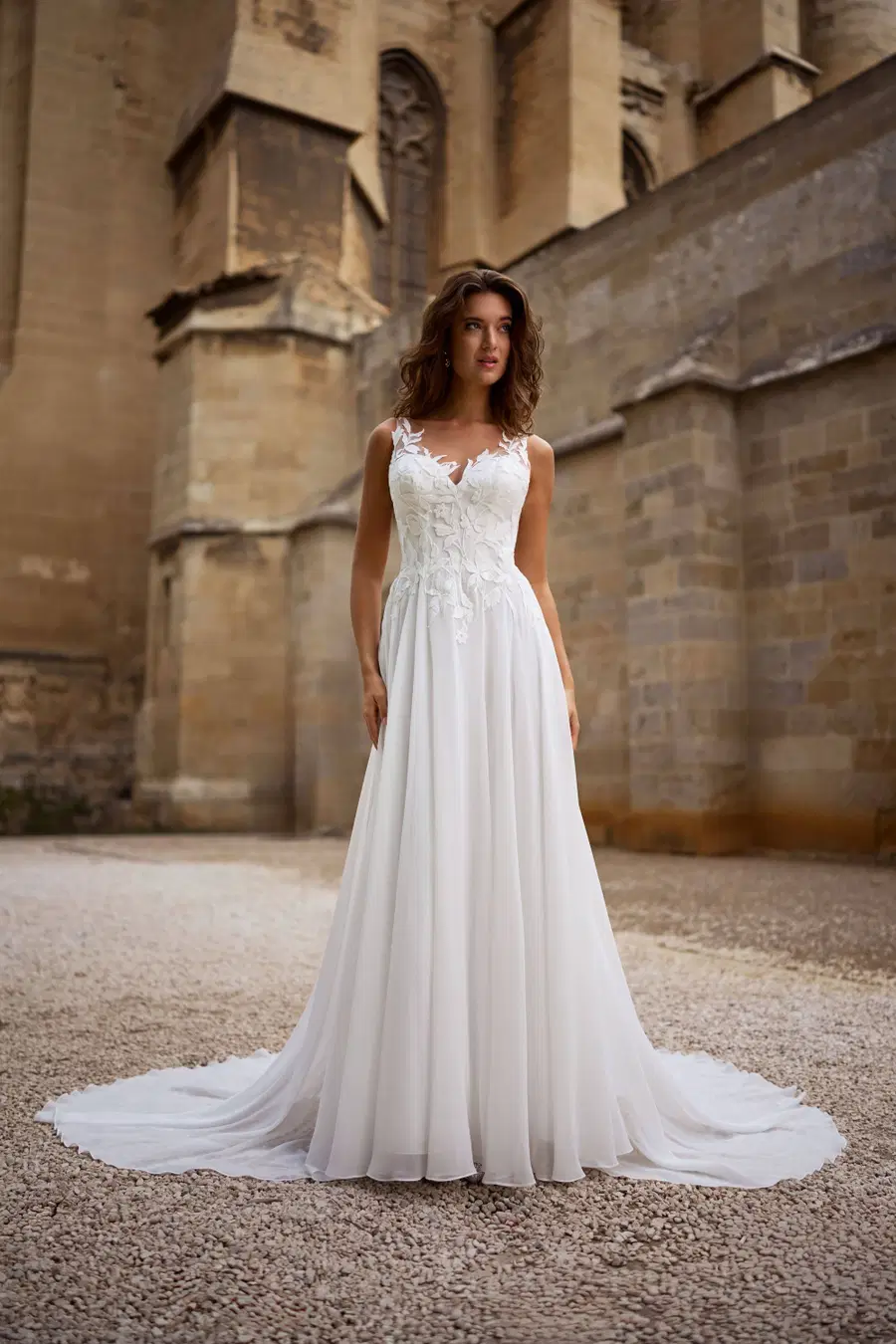 27615 by Très Chic: A-Line silhouette, V-neck neckline, sleeveless, chiffon