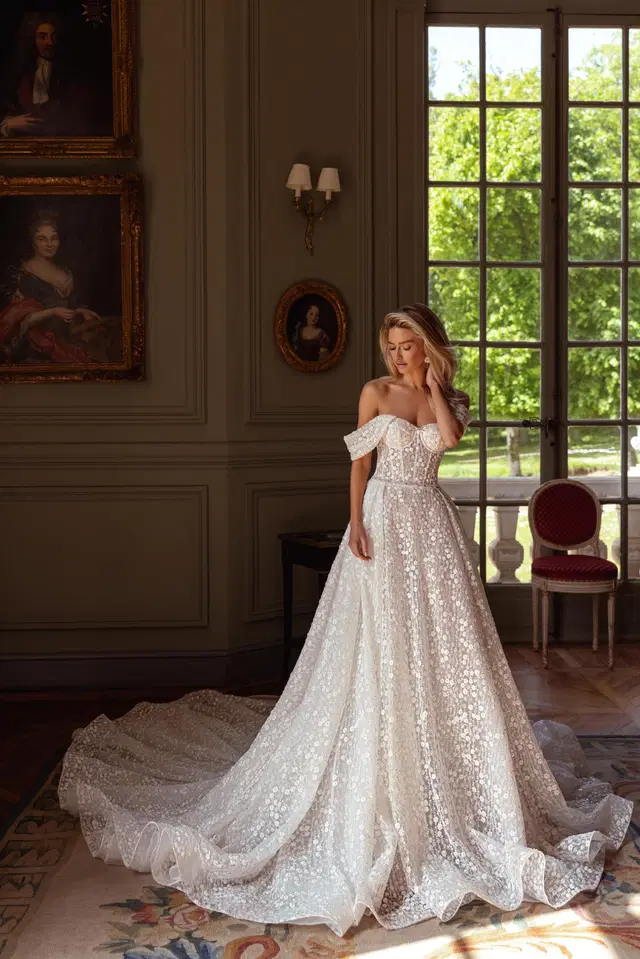 Amina by Maks Mariano: A-Line silhouette, sweetheart neckline, short sleeves, tulle