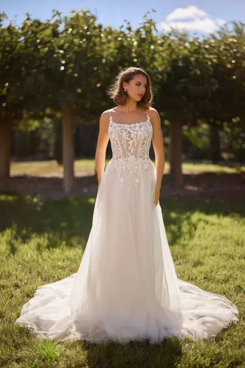 Style 27120 wedding dress by Très Chic, A-line, tulle