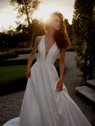 Idonia by Justin Alexander - view 3 of 5